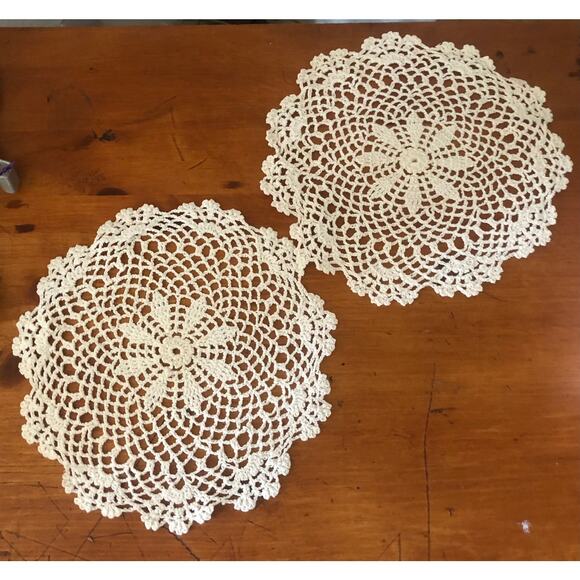 Set of 2 Vintage Hand Crochet Doilies White Round Scalloped Edge - Picture 1 of 13